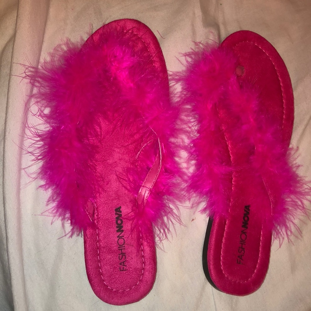 Fashion Nova flip flops